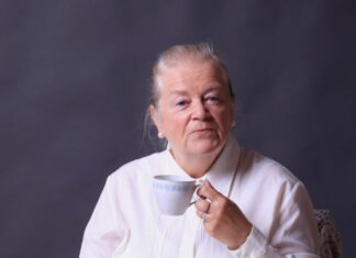 Sue-Whyte-in-Soldiering-On-Talking-Heads